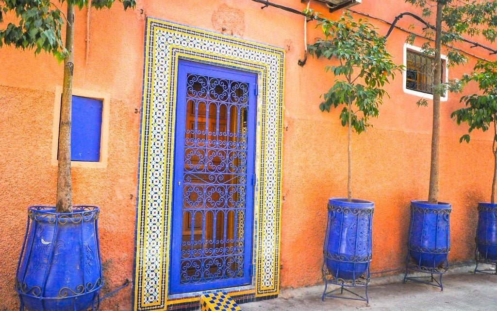 Le mellah, à Marrakech, est souvent appelé la ville rouge  (Crédit : Michal Schmulovich/Times of Israel)