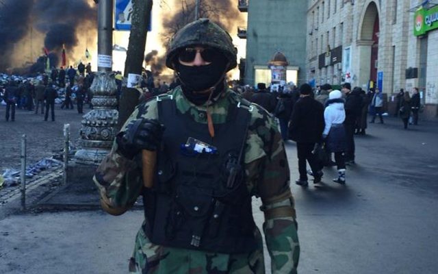 Delta, le nom de guerre du commandant d'une unité juive ukrainienne, est représenté à Kiev tôt ce mois-ci. (Crédit : «Delta»/JTA)