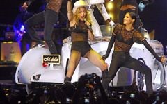 Madonna en concert à Tel Aviv en 2009 (Crédit : Amir Meiri/Flash90)