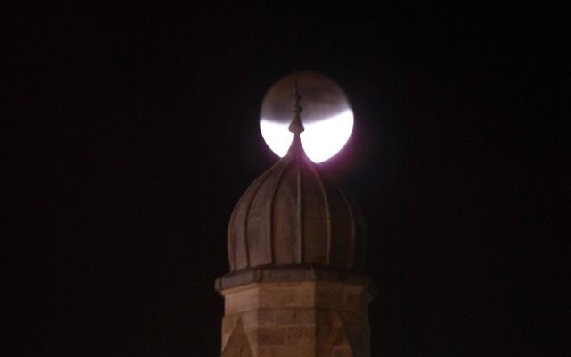Une photo illustrative d'une mosquée à Jérusalem (Crédit : Uri Lenz/Flash90)