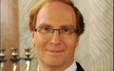 Hagay Sobol, professeur des Universités et médecin des Hôpitaux.  Il est président du Centre Culturel Edmond Fleg et membre du Collectif « Tous Enfants d’Abraham » (Crédit : capture d'écran Facebook)