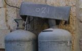 Illustration de bonbonnes de gaz à l'extérieur d'un appartement (Crédit : Flash 90)