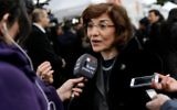 La conseillère du président syrien, Buthaina Shaaban donnant une interview à la télévision syrienne depuis Genève (Crédit : Fabrice Coffrini/AFP)