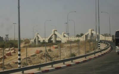 Le poste-frontière Allenby, entre la Jordanie et la Cisjordanie. (Crédit : Abutoum/WikiCommons)