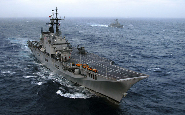 Le porte-avion italien Giuseppe Garibaldi (Crédit : Rob Gaston/Marine américaine)