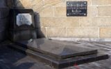 La tombe des parents de Ferdinand Porsche à Vratislavice (Crédit : AFP/Michal Cizek)