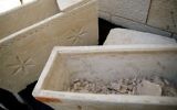 Tombes pillées (Crédit : AFP)