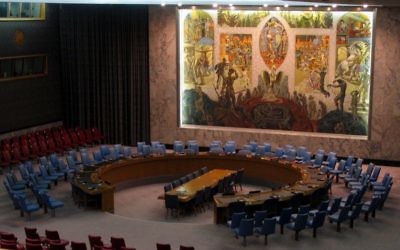 La Salle de réunion du Conseil de sécurité des Nations Unies à New York (Crédit : CC BY Bernd Untiedt/Wikimedia Commons)