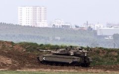 Un tank de l'armée israélienne à la frontière entre Israël et la bande de Gaza (Crédit : Jack Guez/AFP)