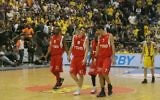 L'équipe de basket Hapoel Yerushalayim contre Hapoel Holon (Crédit : Haim Zach/Flash90)