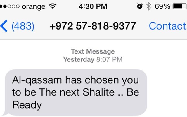 Un message envoyé par les hackers islamistes [Vous avez été choisi par Al-qassam pour être le prochain Shalit. Tenez-vous prêt.] (Crédit : autorisation)