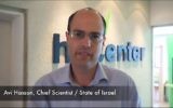 Avi Hasson, le chef scientifique d'Israël, juillet 2013 (Crédit : capture d’écran Youtube/Alan Weinkrantz)