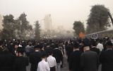 Des ultra-orthodoxes se sont rassemblés dans les rues de Jérusalem pour protester contre le projet de loi de conscription. 2 mars 2014 (Crédit : Mitch Ginsburg/Times of Israel)