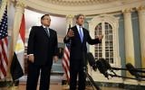 John Kerry et Nabil Fahmy, ministre des Affaires étrangères (Crédit : Mladen Antonov/AFP