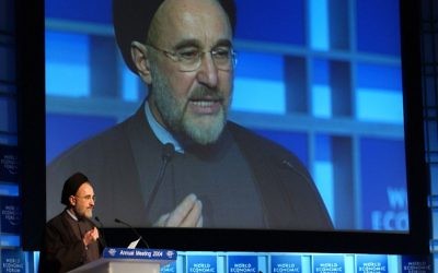Mohammad Khatami au Forum mondial de l'Économie en 2004 (Crédit : World Economic Forum/Flickr)