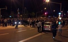 Des manifestants réclament la légalisation de la marijuana lors de l'événement Big Bang Night - nuit du 19 au 20 avril 2014 (Crédit : Shai Devine)
