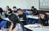 Des étudiants au lycée de Kiryat Sharet à Holon (Crédit : Yossi Zeliger/Flash 90)