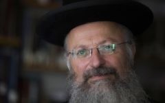 Le rabbin Shmuel Eliyahu en 2013 (Crédit : Flash90/Yonatan Sindel)
