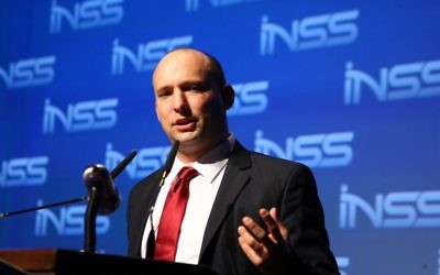 Le ministre de l'Économie, Naftali Bennett, lors de la 7ème édition de la conférence annuelle de l'INSS à Tel Aviv, le 28 janvier 2014 (Crédit : Flash90)