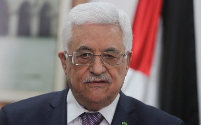 Le président de l'Autorité palestinienne Mahmoud Abbas, à Ramallah, le 31 mars 2014 (Crédit : Issam Rimawi/FLASH90) Le président de l'Autorité palestinienne Mahmoud Abbas, à Ramallah, le 31 mars 2014 (Crédit : Issam Rimawi/FLASH90)
