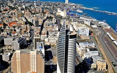 Le bas de la ville de Haïfa (Crédit : CC BY Zvi Roger/Municipalité de Haïfa)