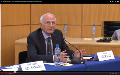 Le conseiller du roi du Maroc, André Azoulay est l'un des invités présent à la conférence de Marrakesh (Crédit : capture d'écran Youtube/Fondation Jean Monnet pour l'Europe)