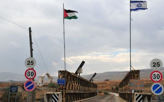Un pont sur la frontière israélo-jordanienne (Crédit : Shay Levy/Flash 90)