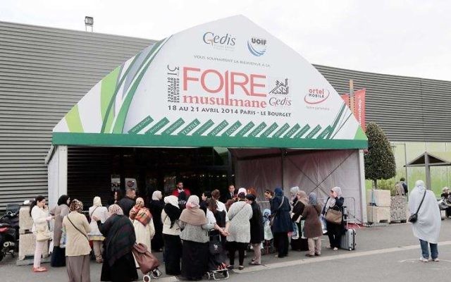 Stand BDS à la foire musulmane au Bourget - 18 avril (Crédit Jacques Demarthon AFP)