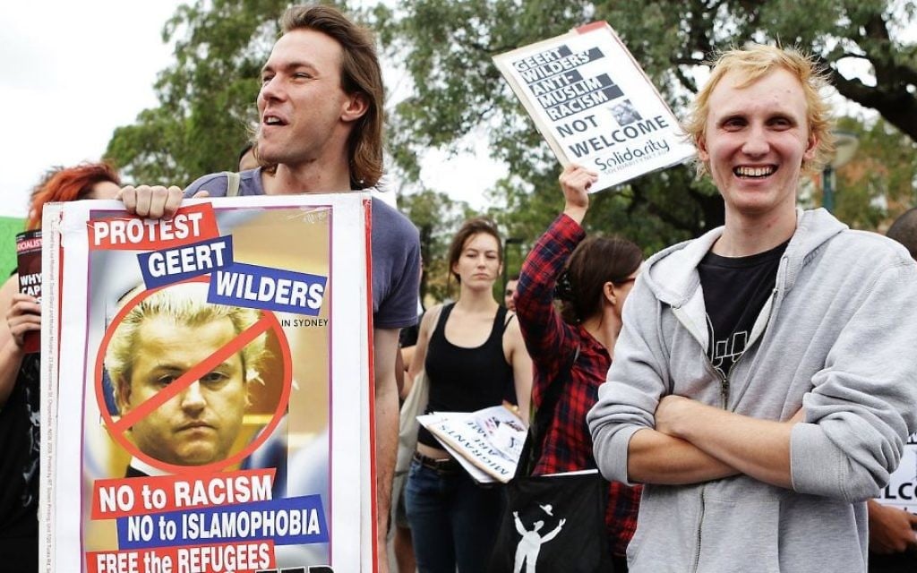 Des manifestants australiens contre le politicien Geert Wilders à Sydney (Crédit : Brendon Thorne/Getty images via JTA)