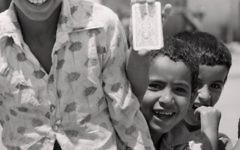 Des réfugiés palestiniens à Gaza, 1979 (Crédit : Jean Mohr/Musée de l'Elysée, Suisse)