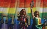 Des drag queen à un rassemblement gay à l'université de Jérusalem de Givat Ram - 10 novembre 2006 (Crédit : Michal Fattal/Flash 90)
