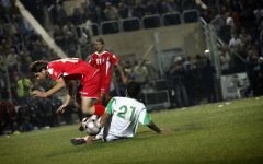Un match entre l'équipe palestinienne et l'équipe de Jordanie en 2008 (Crédit : Michal Fattal/Flash90)