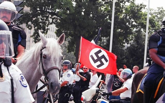 Un rassemblement de néo nazis à Washington (Crédit / CC BY Elvert Barnes Flickr)