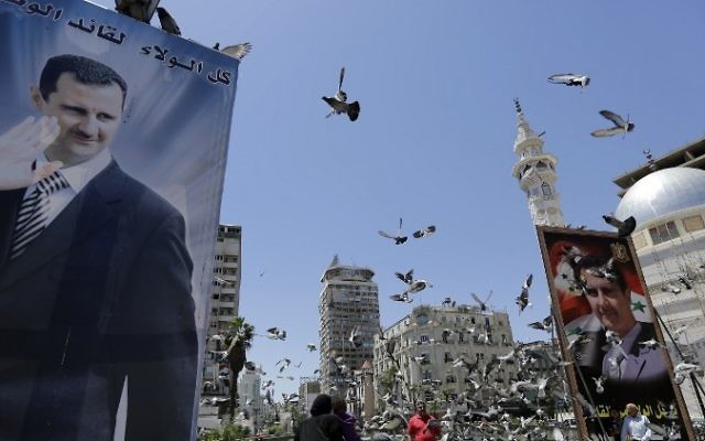 Affiche de Bashar el Assad à l'approche des élections du 3 juin en Syrie (Crédit : Joseph Eid/AFP) Affiche de Bashar el Assad à l'approche des élections du 3 juin en Syrie (Crédit : Joseph Eid/AFP)