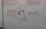 Un graffiti antisémite (Crédit : CC BY-SA Beny Shlevich/Flickr)