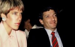 Amiram Nir en 1985 avec sa femme Judy Mozes (Crédit : Moshe Shai/ Flash 90)
