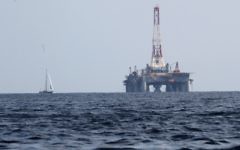 Un forage pétrolier dans la mer Méditerranée (Crédit : Nati Shohat/Flash90)