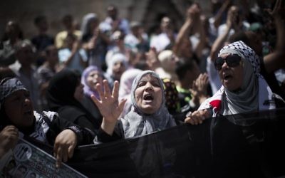 Manifestation palestinienne porte de Damas, dans la Vieille Ville de Jérusalem, en juin 2013. (Crédit : Yonatan Sindel/Flash90)