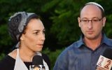 Ofir (droite) et Bat-Galim Shaar, parent de Gil-ad Shaar, 16 ans, l'un des trois adolescents enlevés (Crédit : Yossi Zeliger/Flash 90)