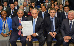 Benjamin Netanyahu rencontre des maires de grandes villes à la 29e Conférence Internationale des Maires, le 18 juin 2014 (Crédit : Haim Zach / GPO/Flash90)
