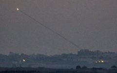 Tir de roquette depuis la bande de Gaza (Crédit : Jack Guez/AFP)