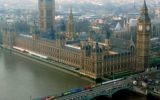 Vue aérienne sur le Parlement britannique à Londres (Crédit : Josep Renalias/Wikimedia commons/CC BY 3.0)