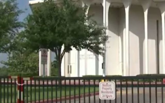 Synagogue de Beth-Israel à Houston, Texas (Crédit :  YouTube/JewsOnTelevision)