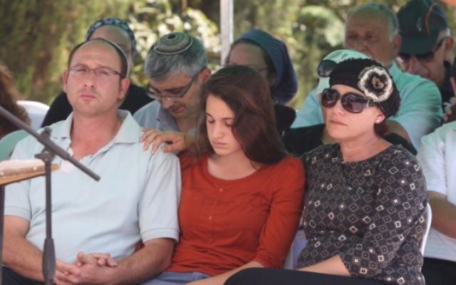 La famille de Gil-ad Shaar (Crédit : capture d'écran Deuxième chaîne)