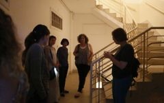 Des Israéliens dans un abri à Jérusalem lors d'une alerte - 8 juillet 2014 (Crédit : Miriam Alster/ Flash90)