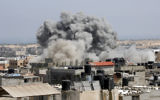 Frappe israélienne  sur Rafah, dans le sud de la bande de Gaza, le 9 juillet 2014. (Crédit : Abed Rahim Khatib/Flash90)