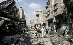 Une rue à Gaza pendant l'opération Bordure protectrice (Crédit : AFP)