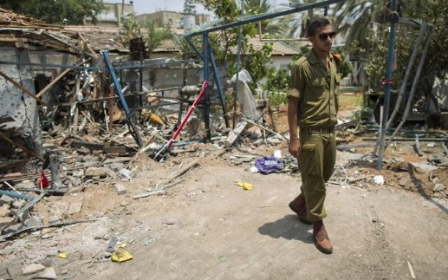 Un soldat israélien dans la bande de Gaza (Crédit : AFP)