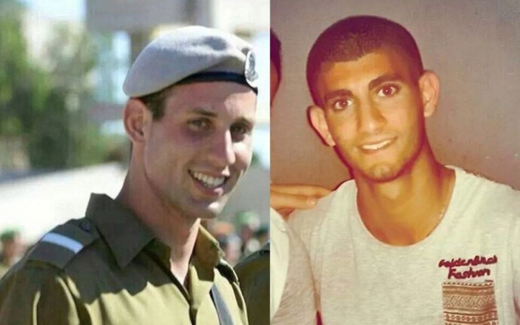 Second Lieutenant Bar Rahav, 21, (gauche) et le Sergent Bnaya Rubel, 20, morts au combat à Gaza - 19 juillet 2014. (photo credit: Facebook)