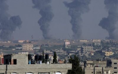 Frappe israélienne sur l'aéroport de Rafah, dans la bande de Gaza le 7 juillet 2014 (Crédit : Abed Rahim Khatib/Flash90)